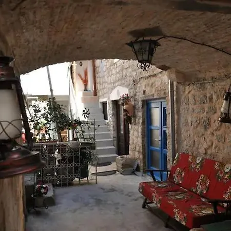 Apartment Captains Heritage - Traditional In Stari Grad
